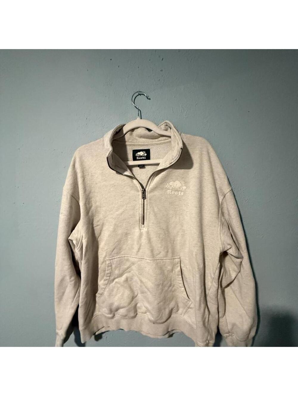 Roots grey cream quarter zip sweatshirt in a M #roots #quarterzip